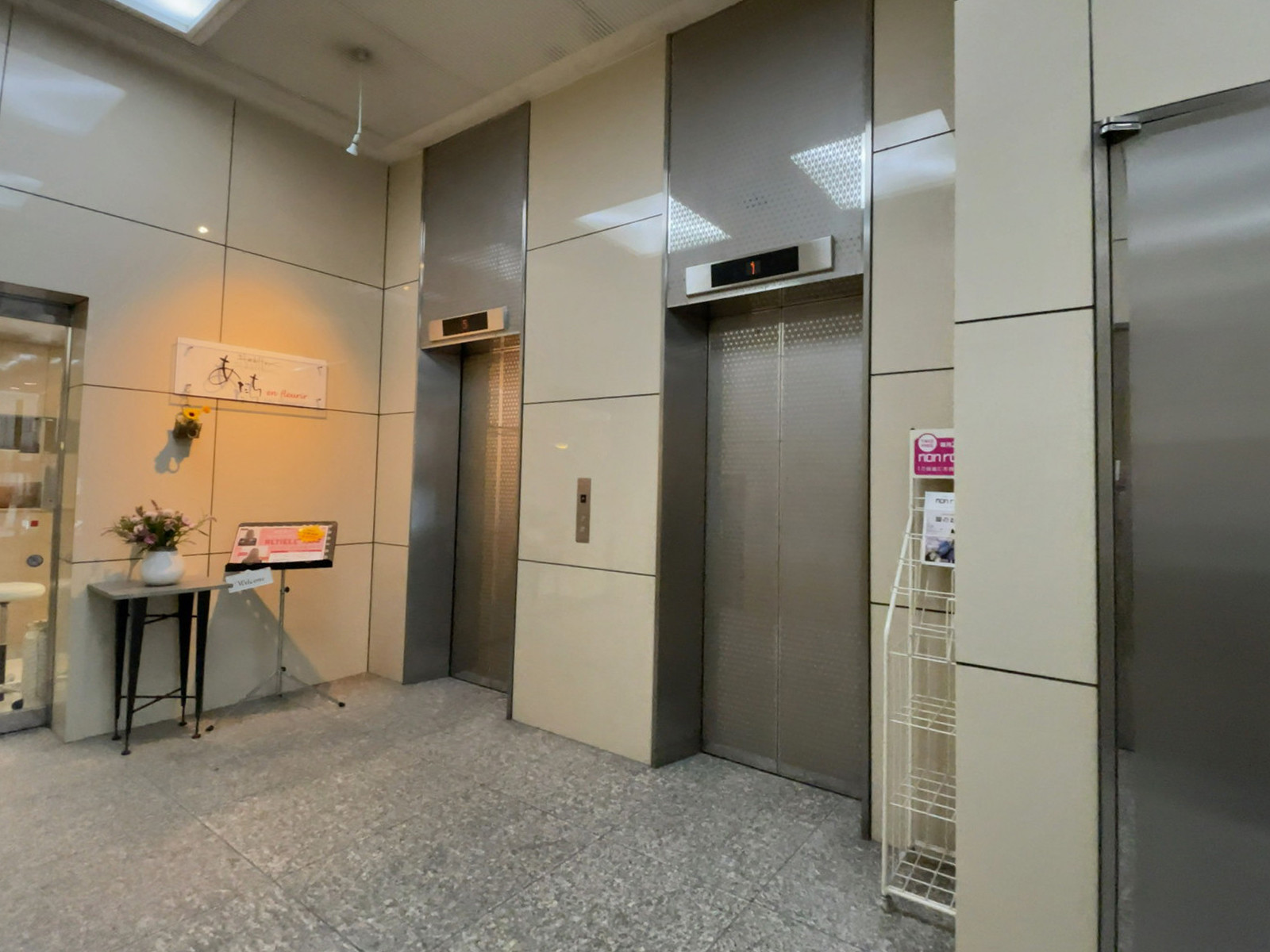 エレベーター(2基)