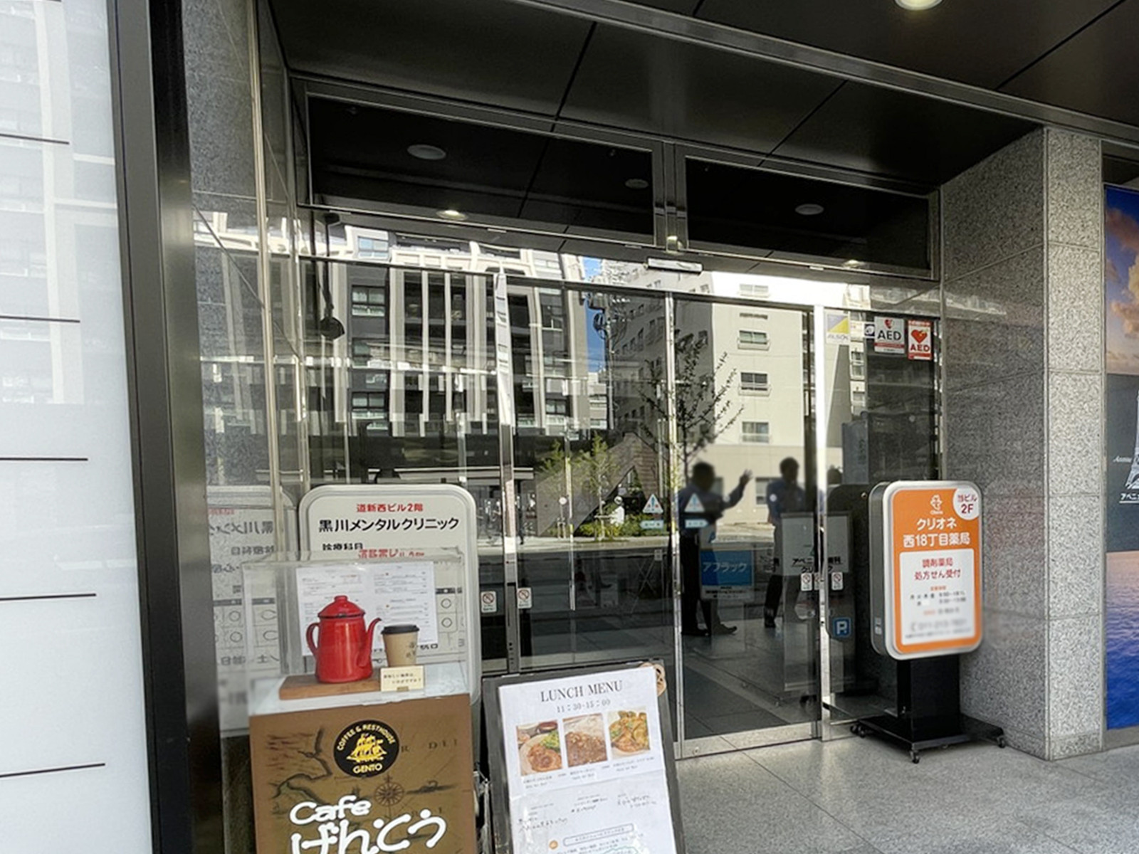 オフィスビル出入口