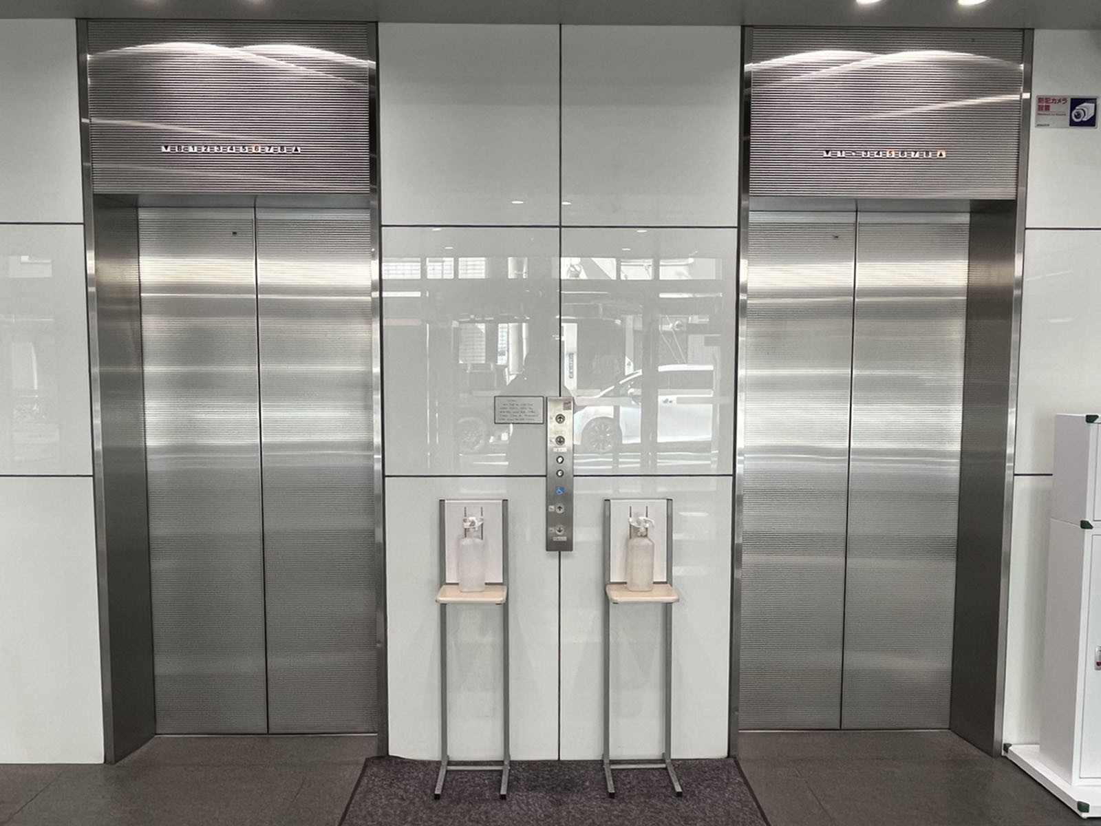 エレベーター(2基)