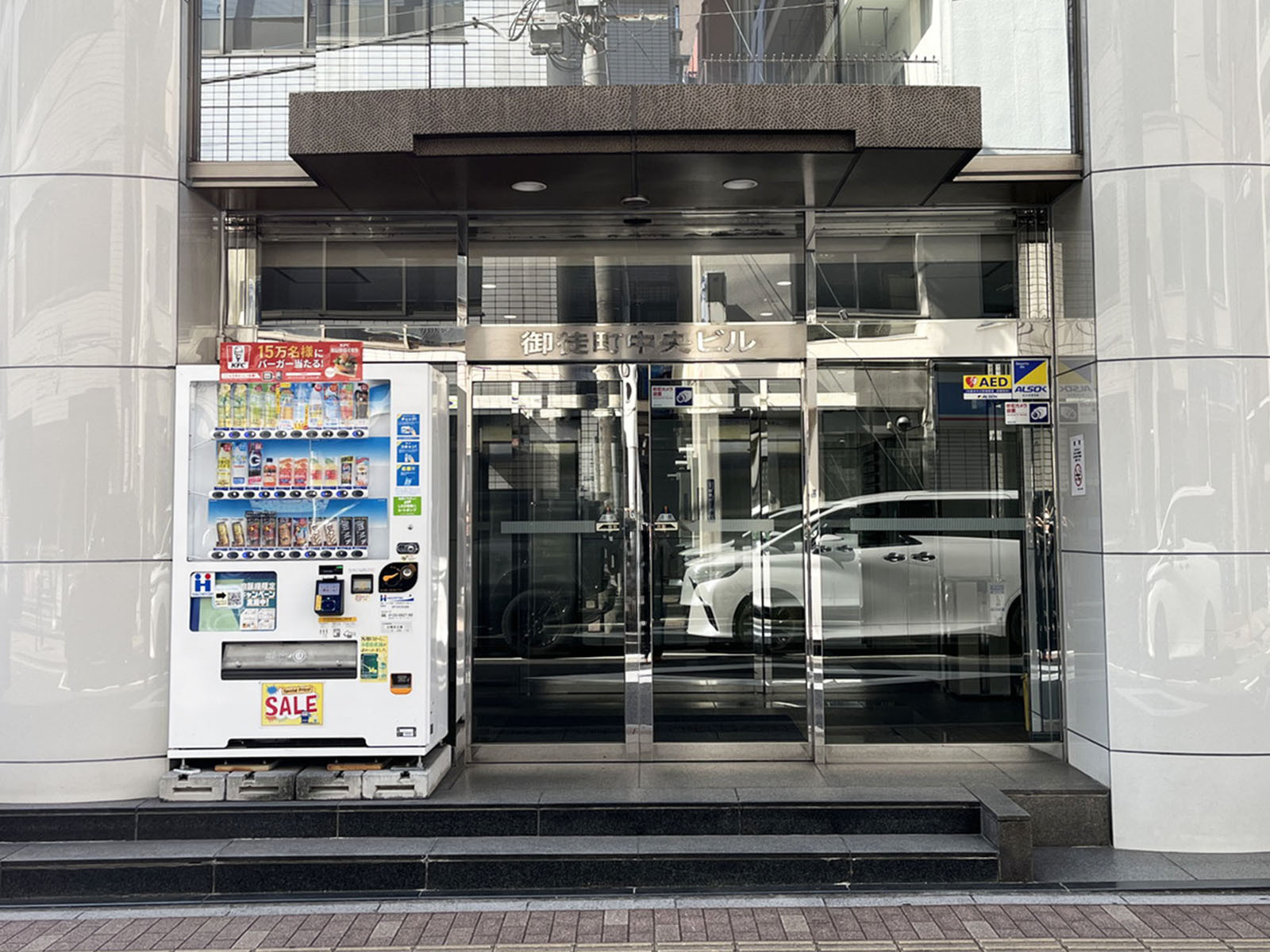オフィスビル出入口