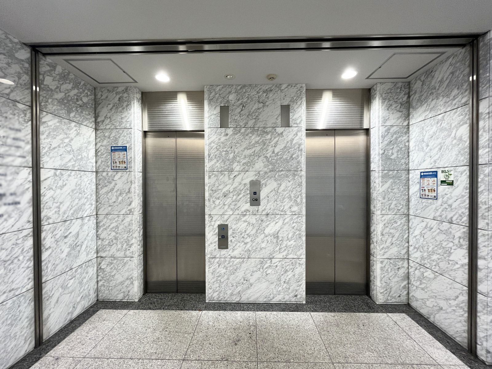 エレベーター(2基)