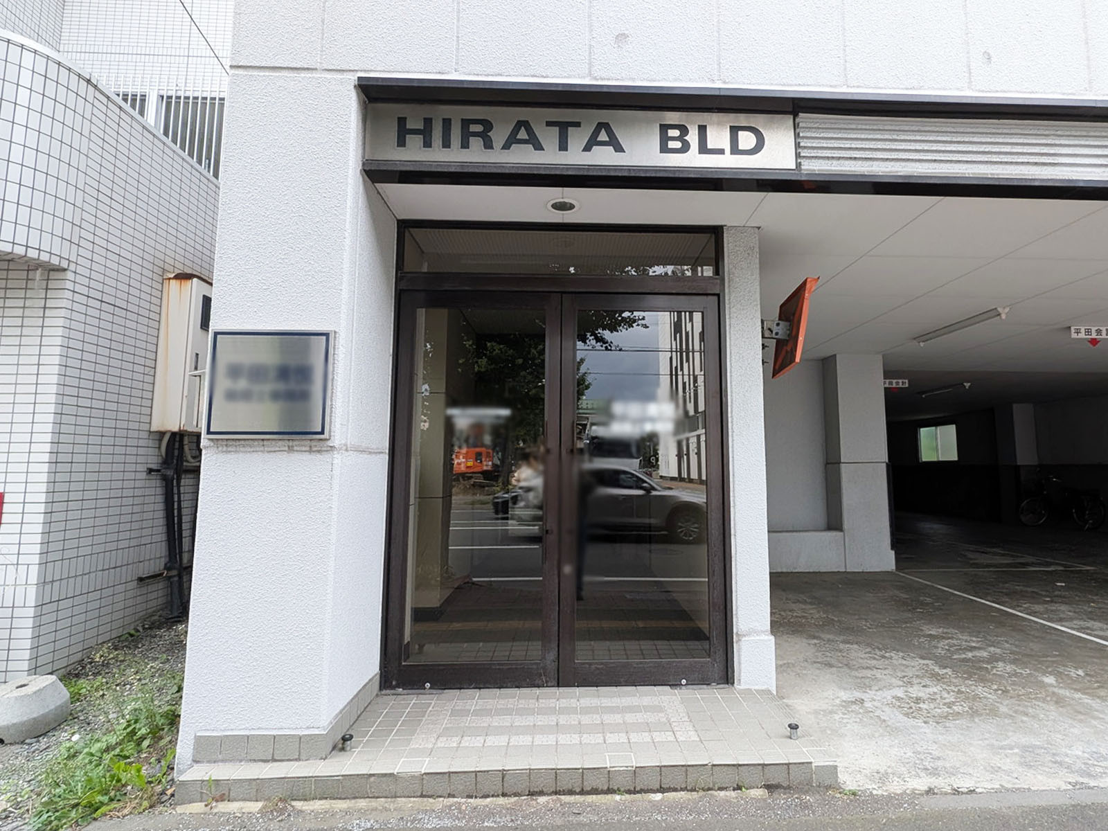 オフィスビル出入口
