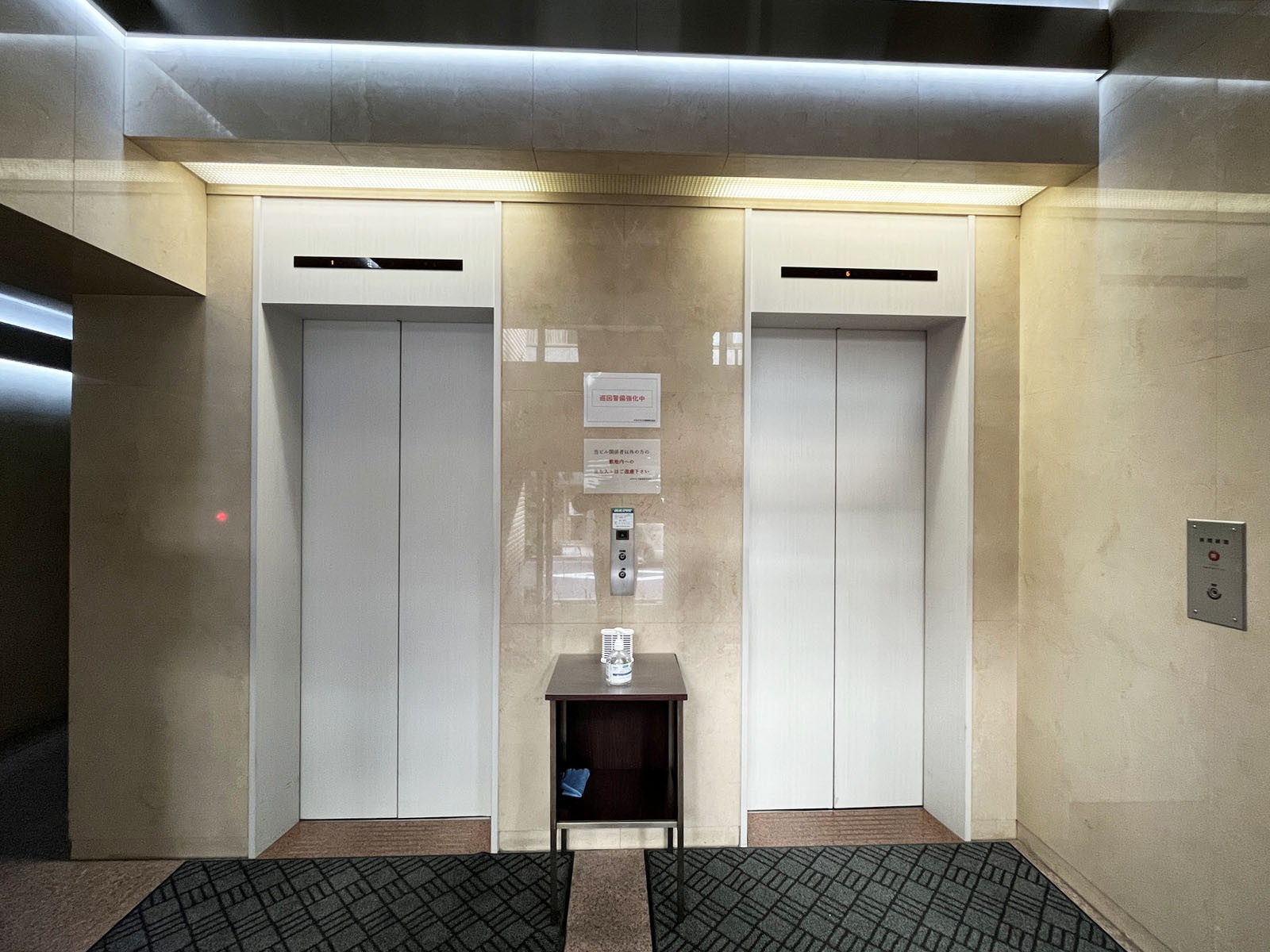 エレベーター(2基)