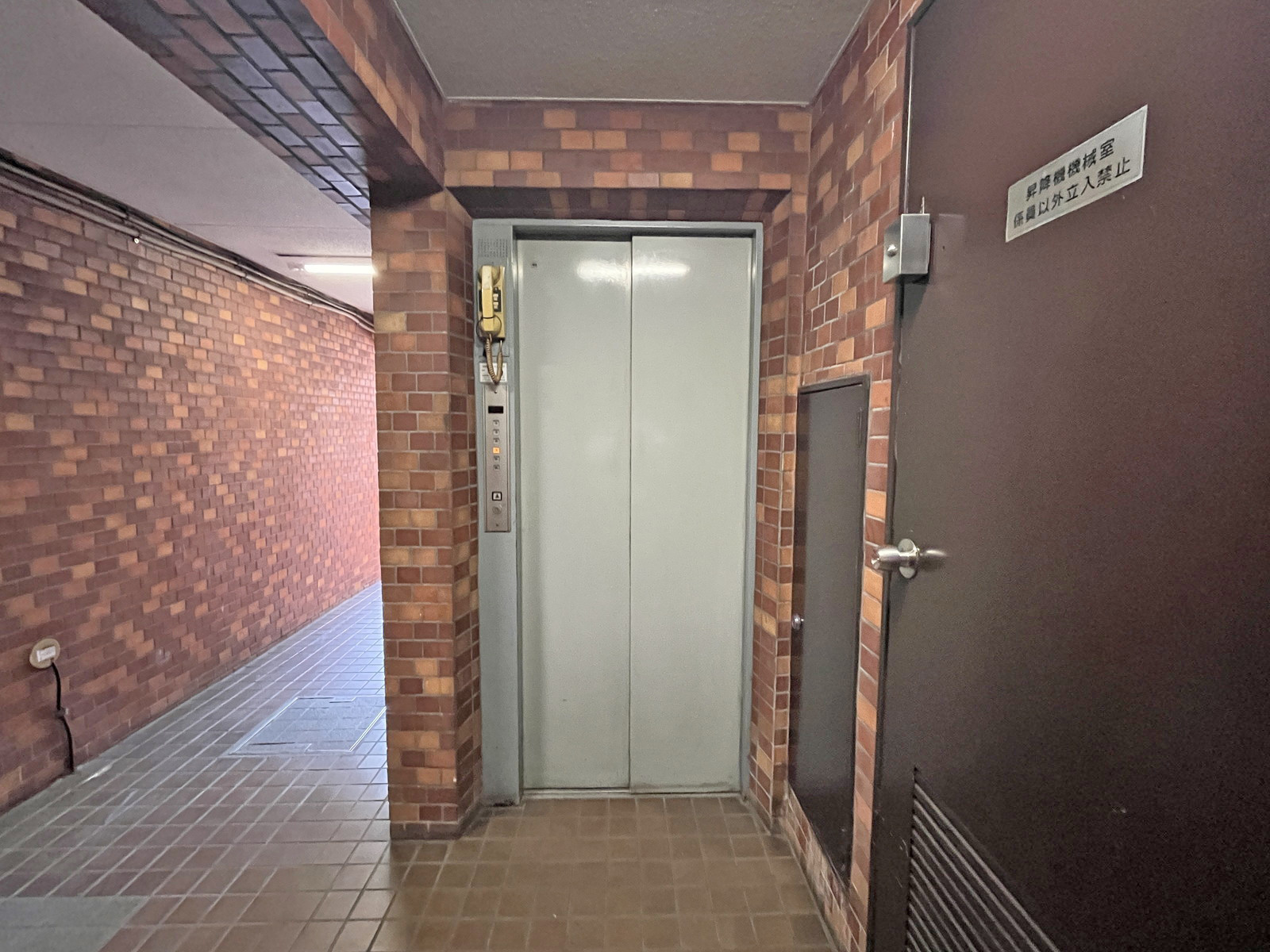 エレベーター(1基)