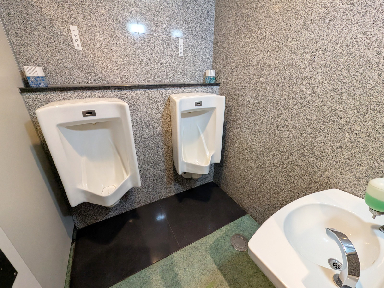 男性用トイレ