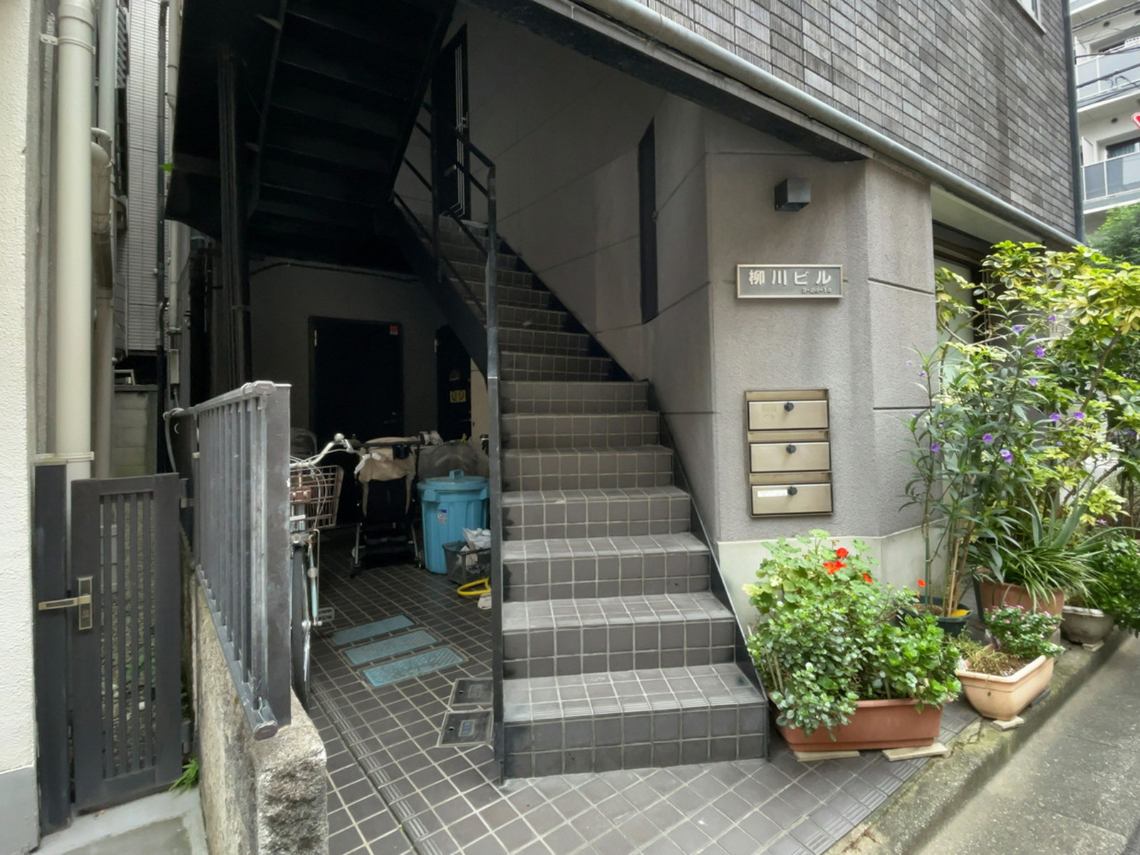 2階への階段