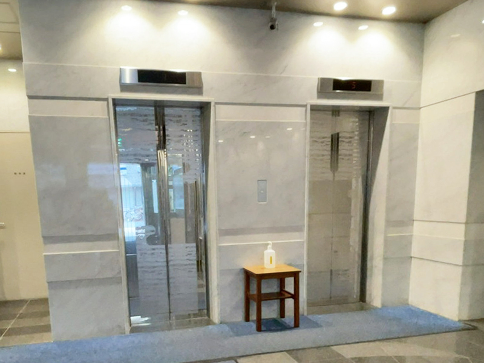 エレベーター(2基)