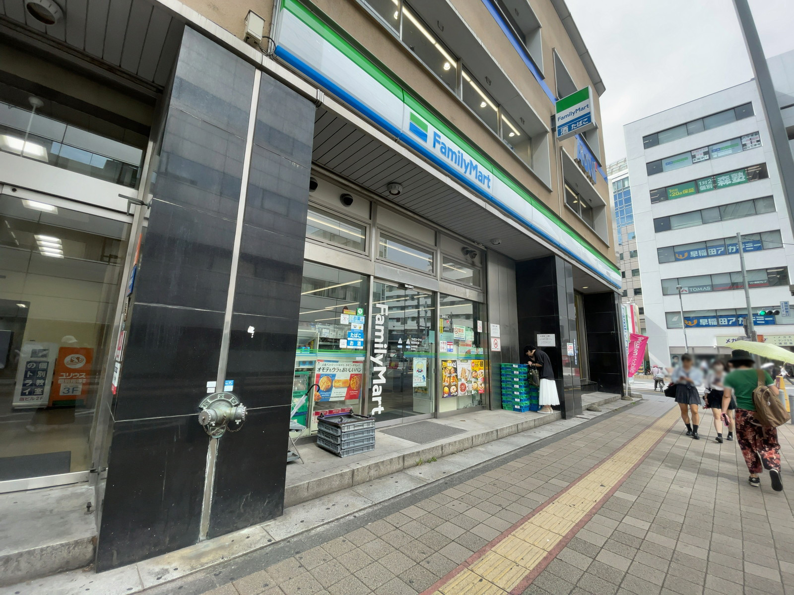 1階のファミリーマート 蒲田駅前店