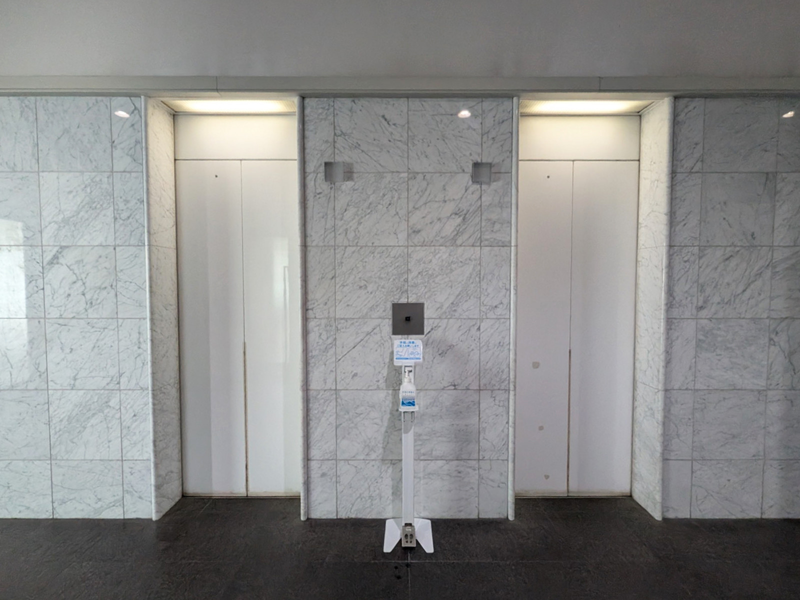 エレベーター(2基)