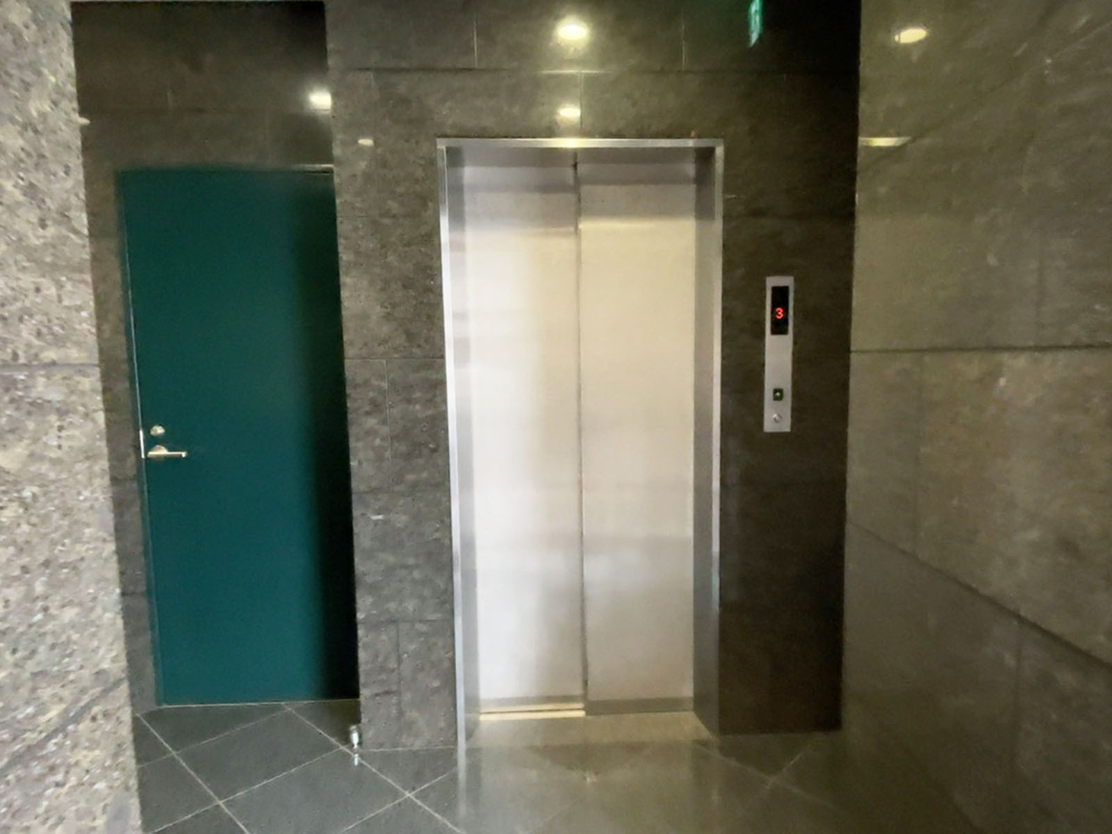 エレベーター(1基)
