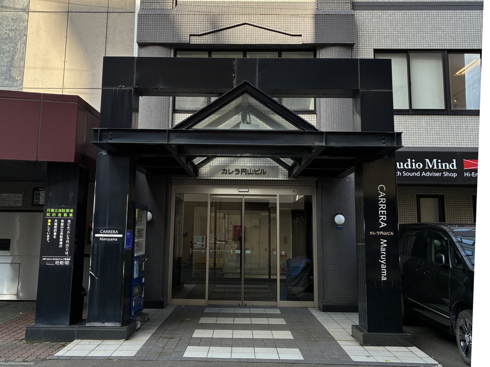 オフィスビル出入口