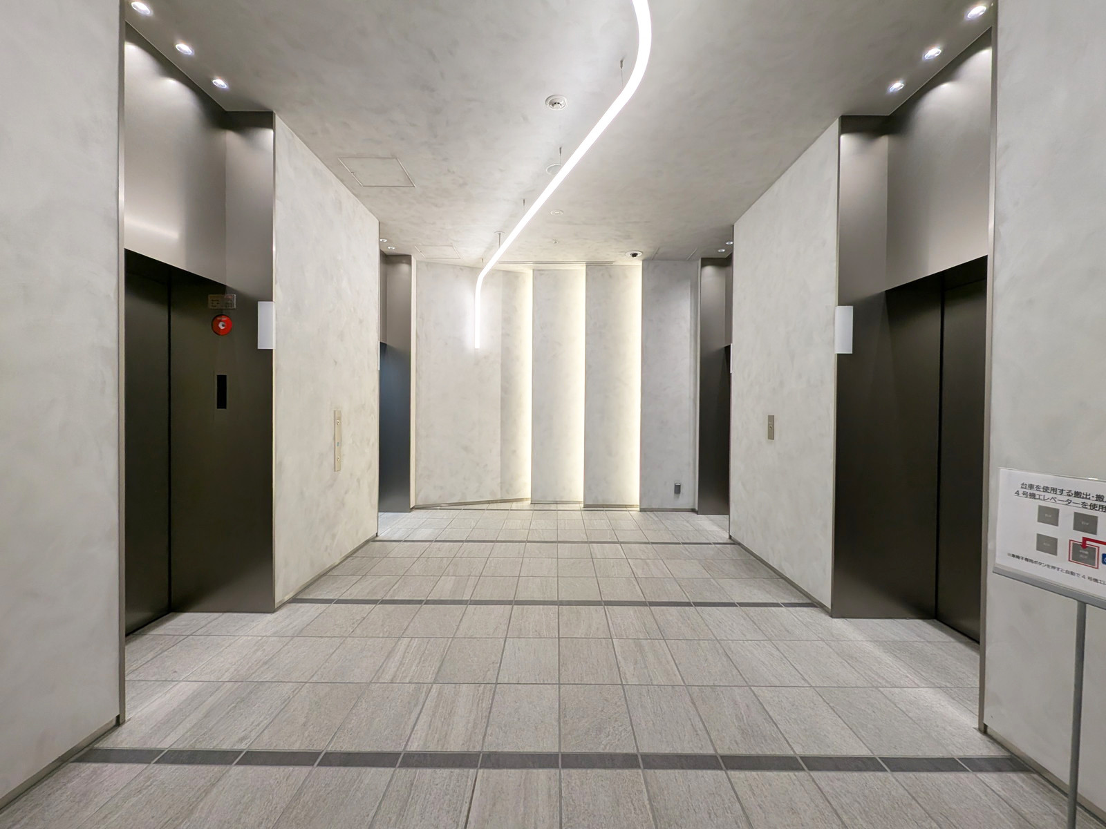 エレベーター(4基)