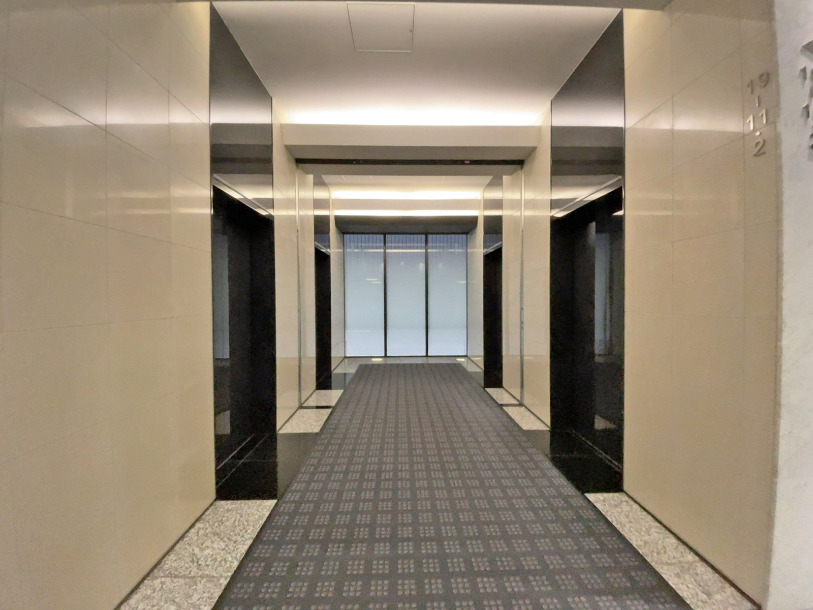 エレベーター(4基)