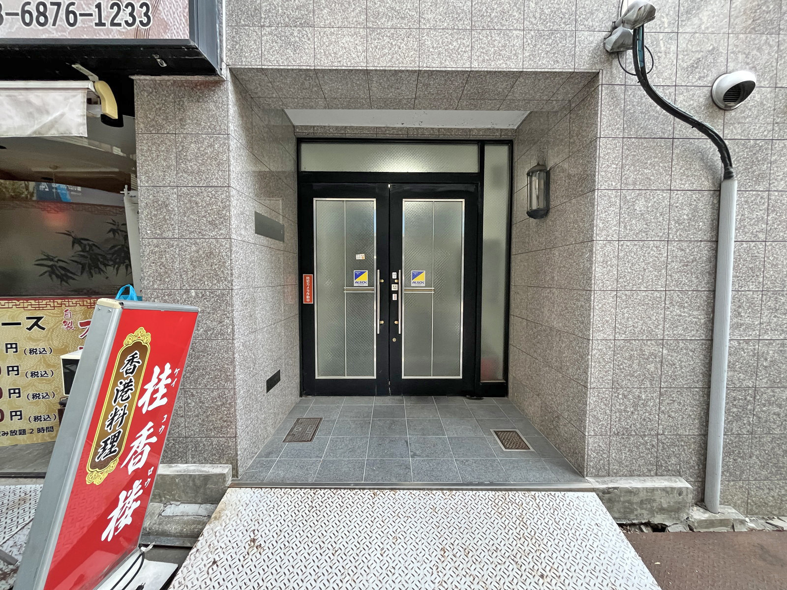オフィスビル出入口
