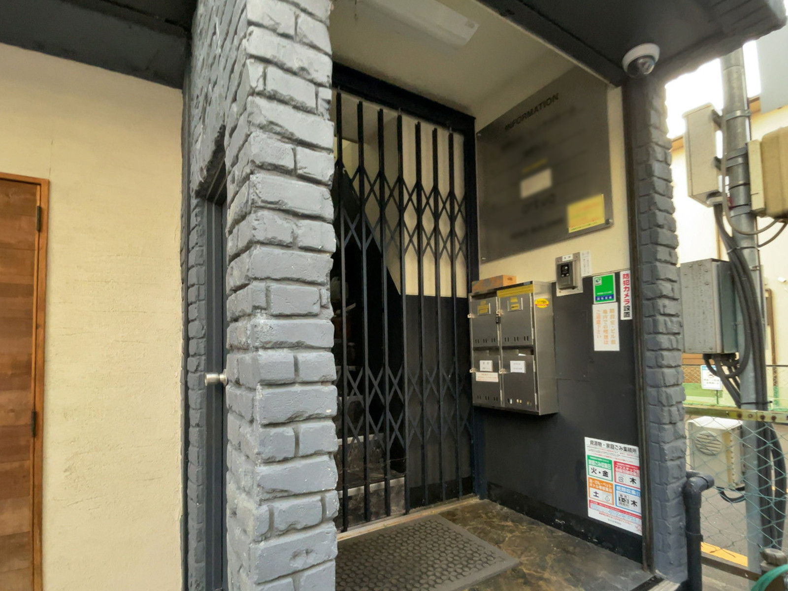 オフィスビル出入口