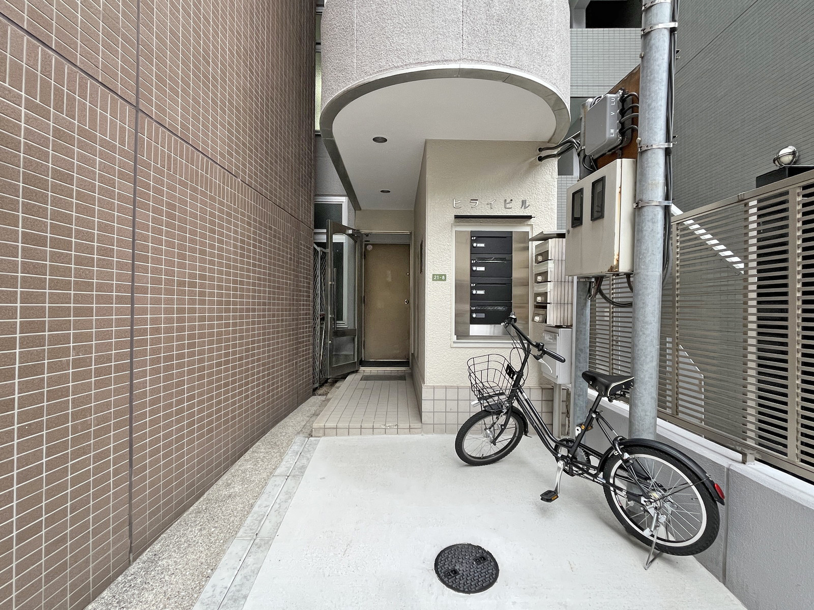 オフィスビル出入口