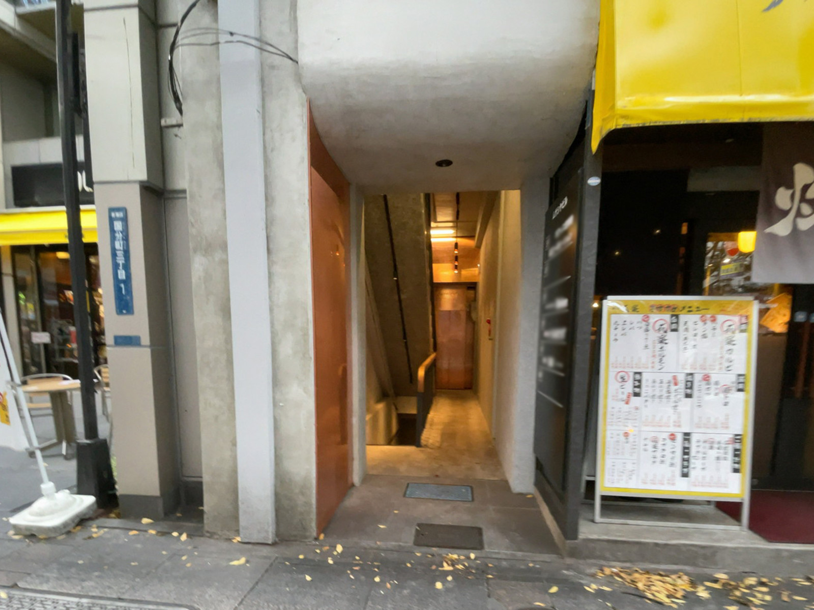 オフィスビル出入口