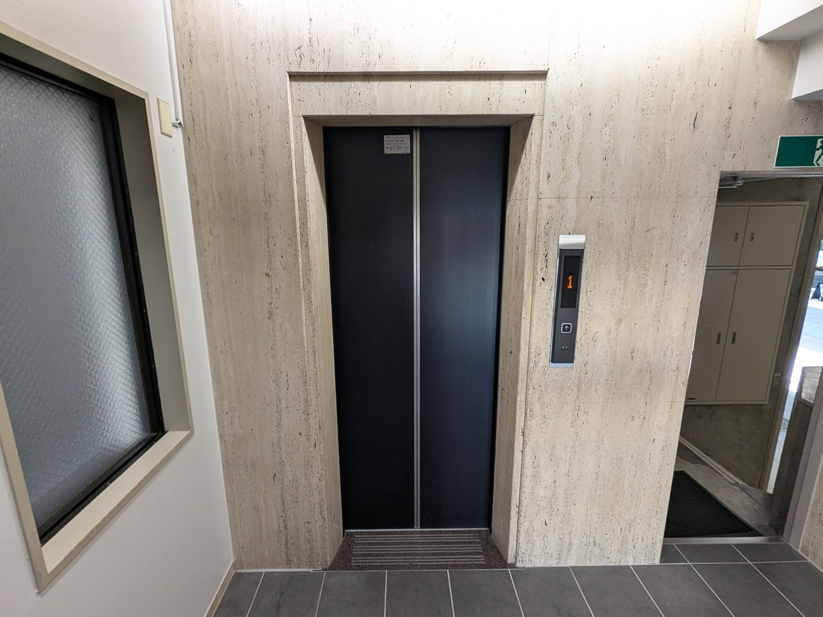 エレベーター(1基)