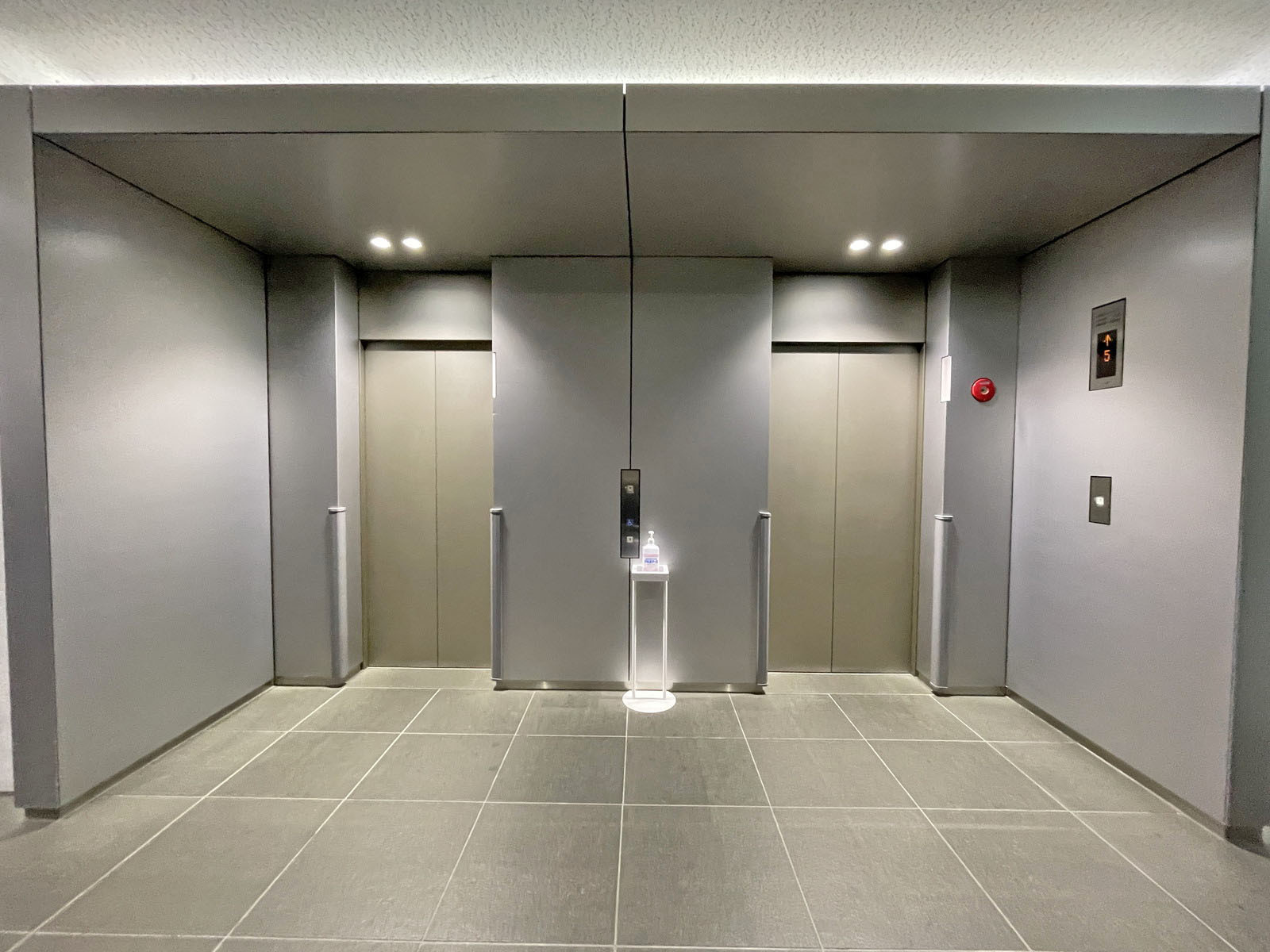 エレベーター(2基)