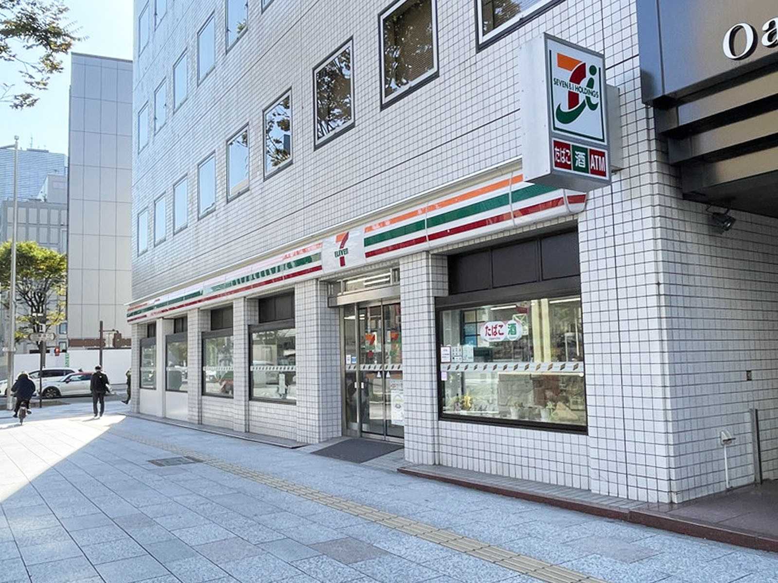 1階のセブン-イレブン 仙台広瀬通駅前店