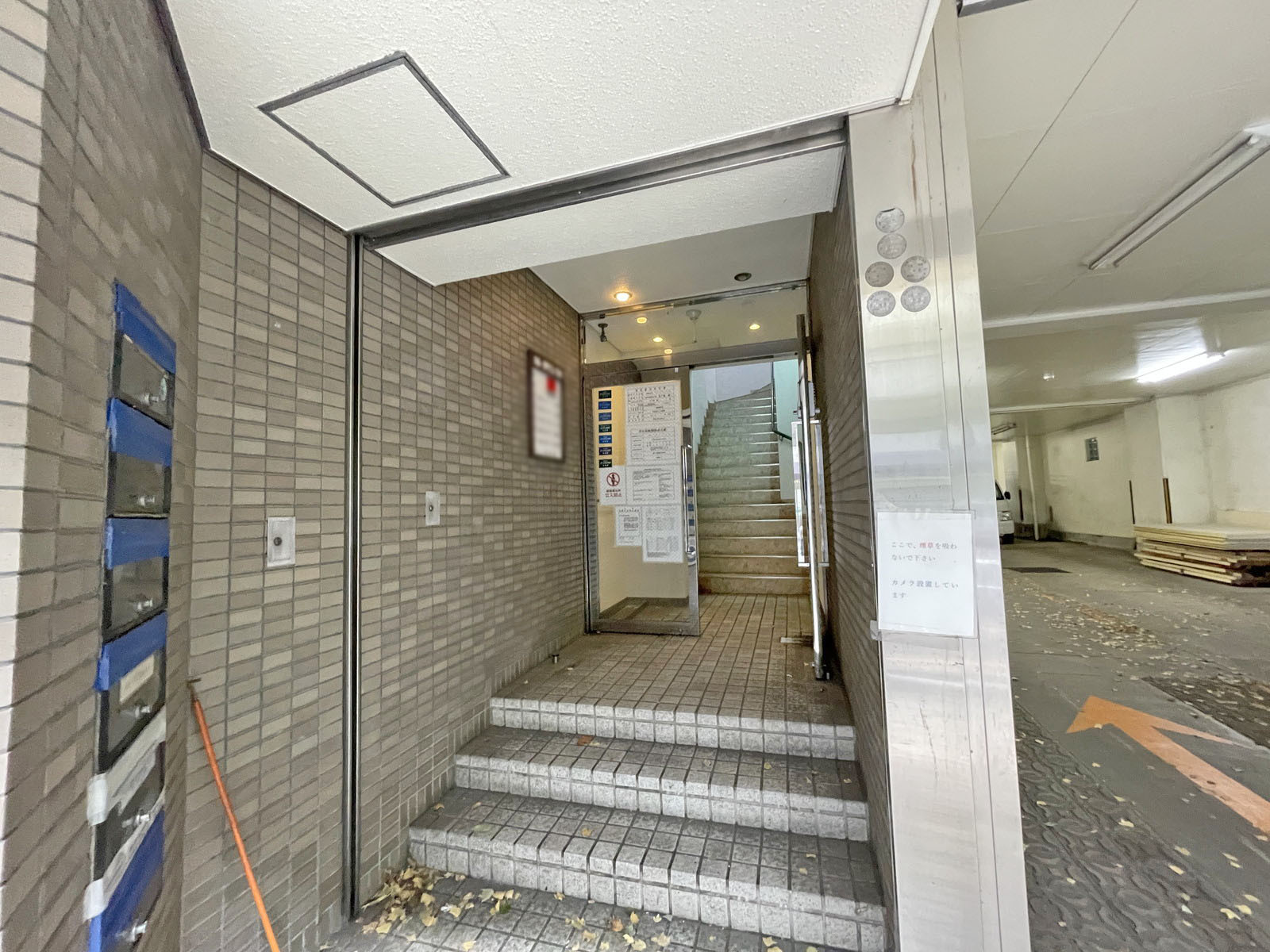 オフィスビル出入口