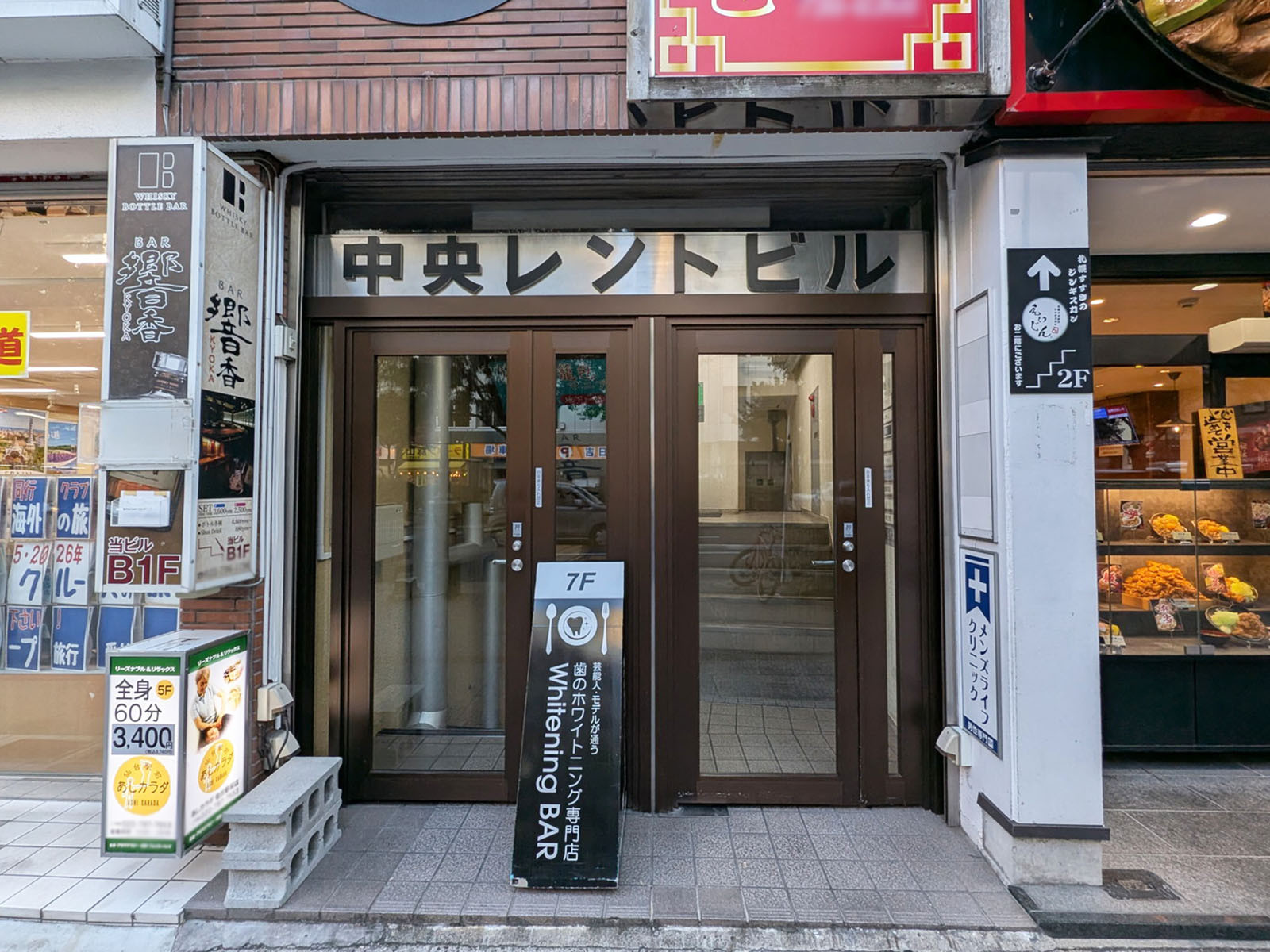 オフィスビル出入口