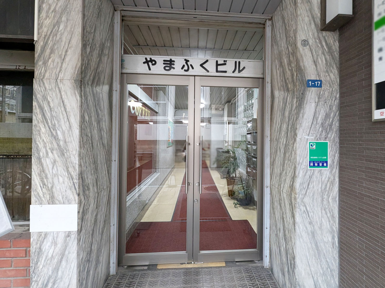 オフィスビル出入口