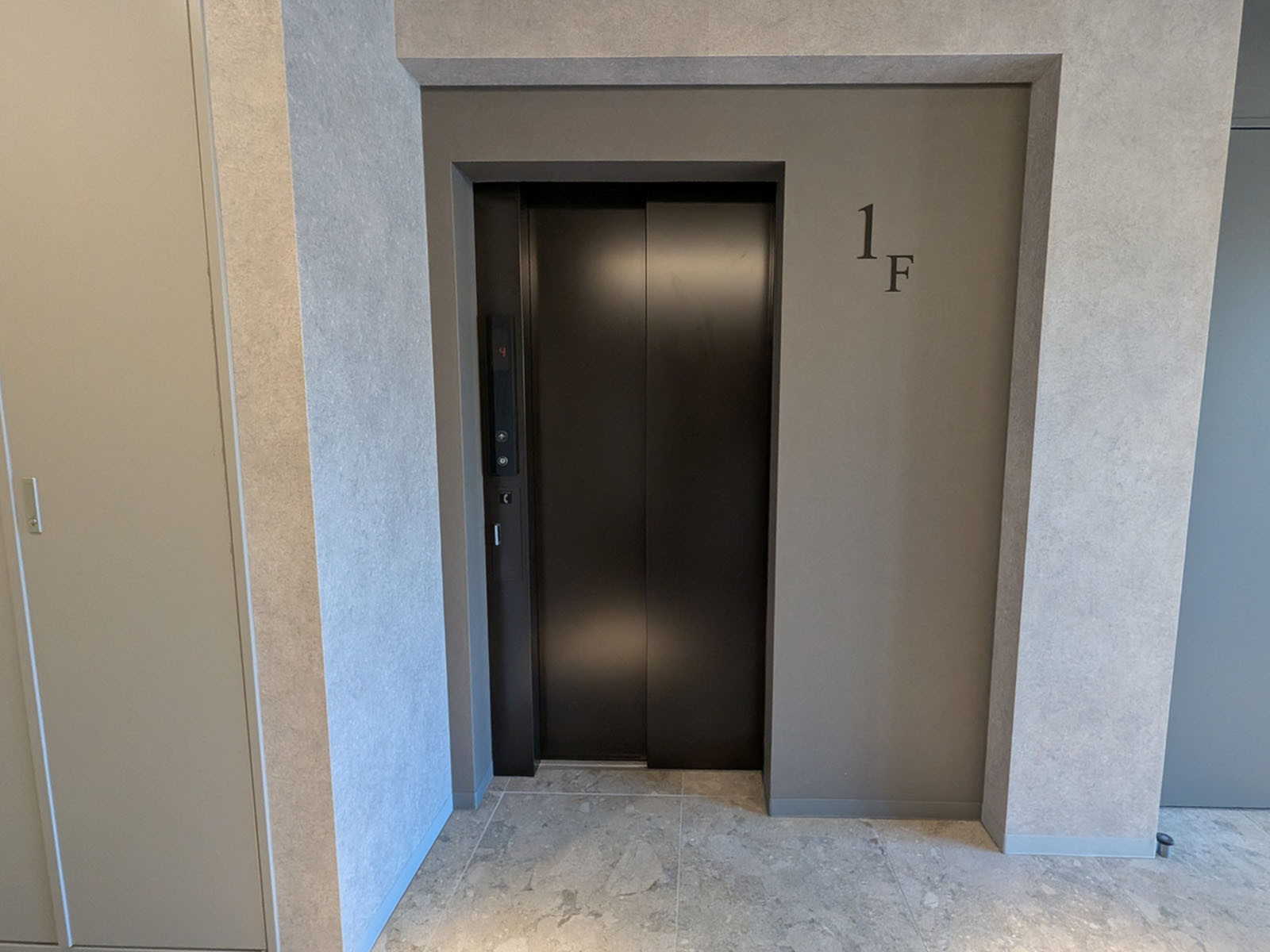エレベーター(1基)