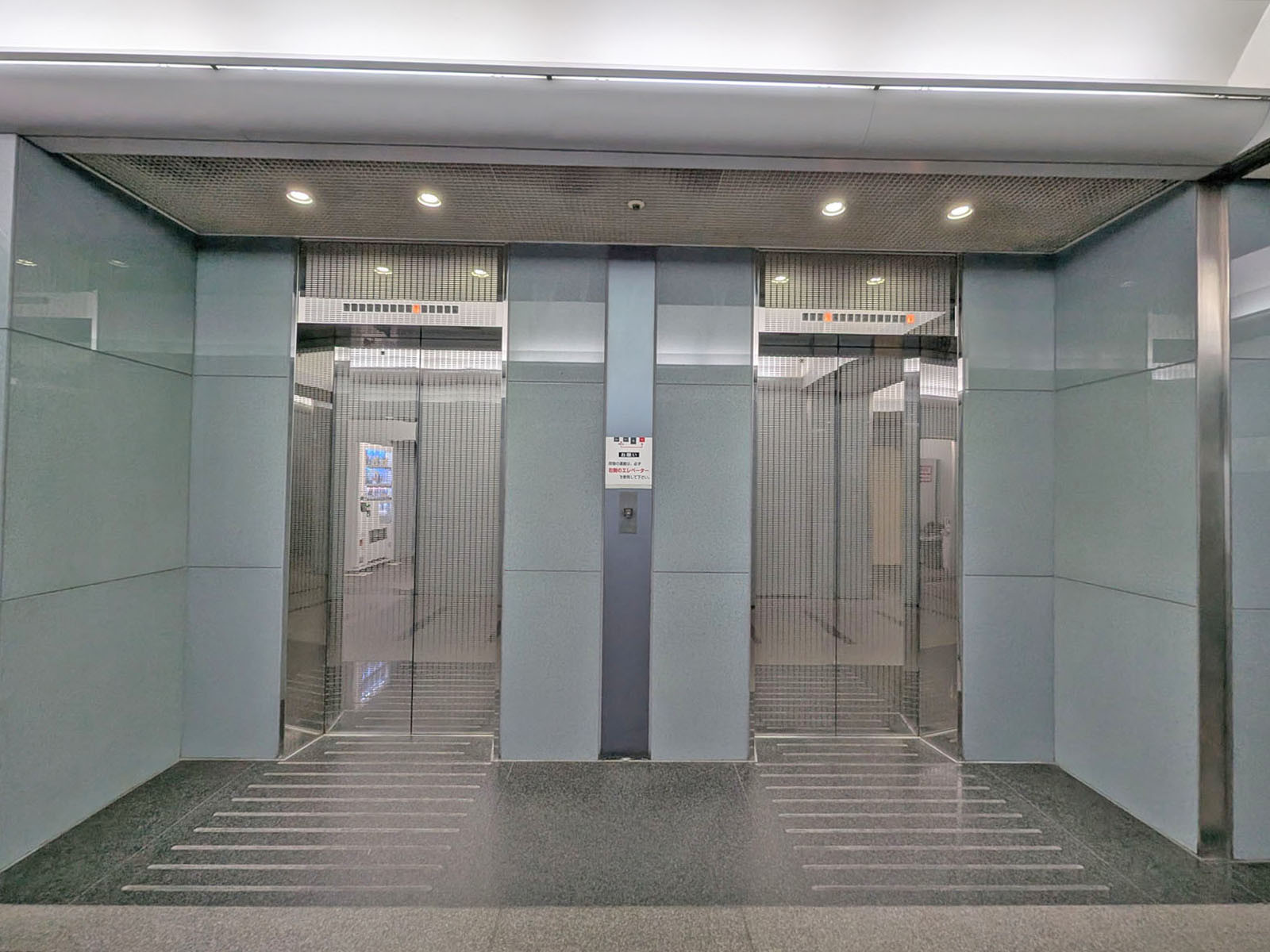 エレベーター(2基)
