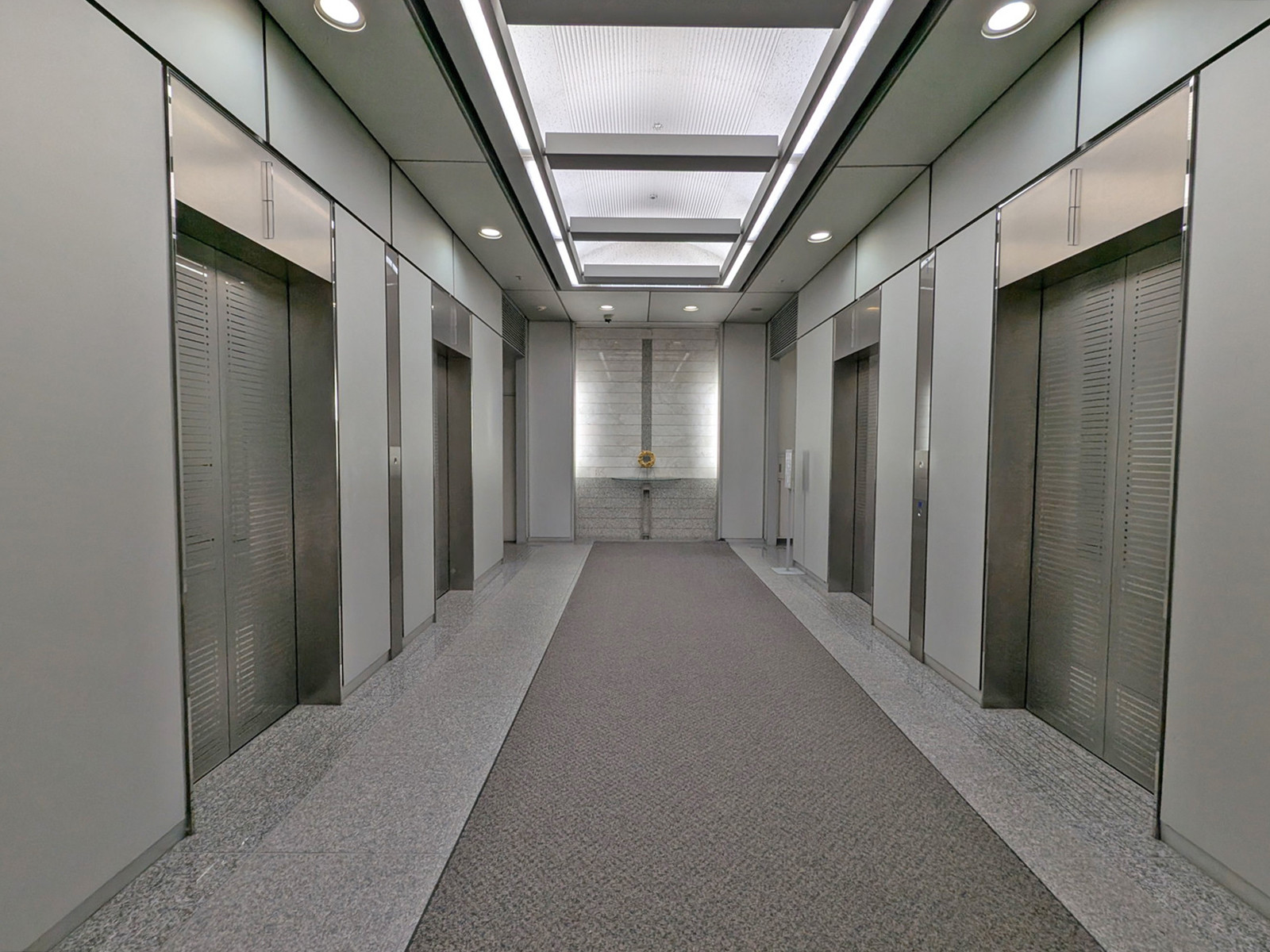 エレベーター(5基)