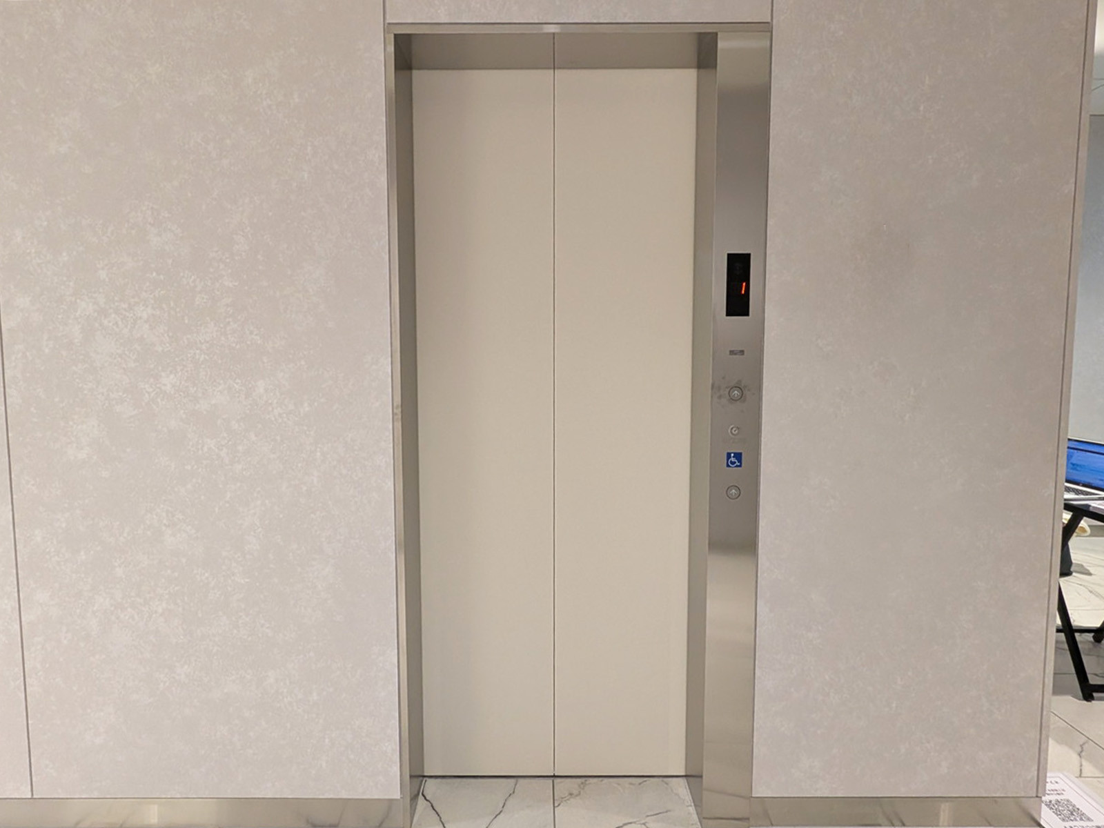エレベーター(1基)