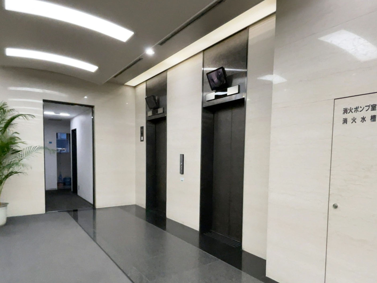 エレベーター(2基)