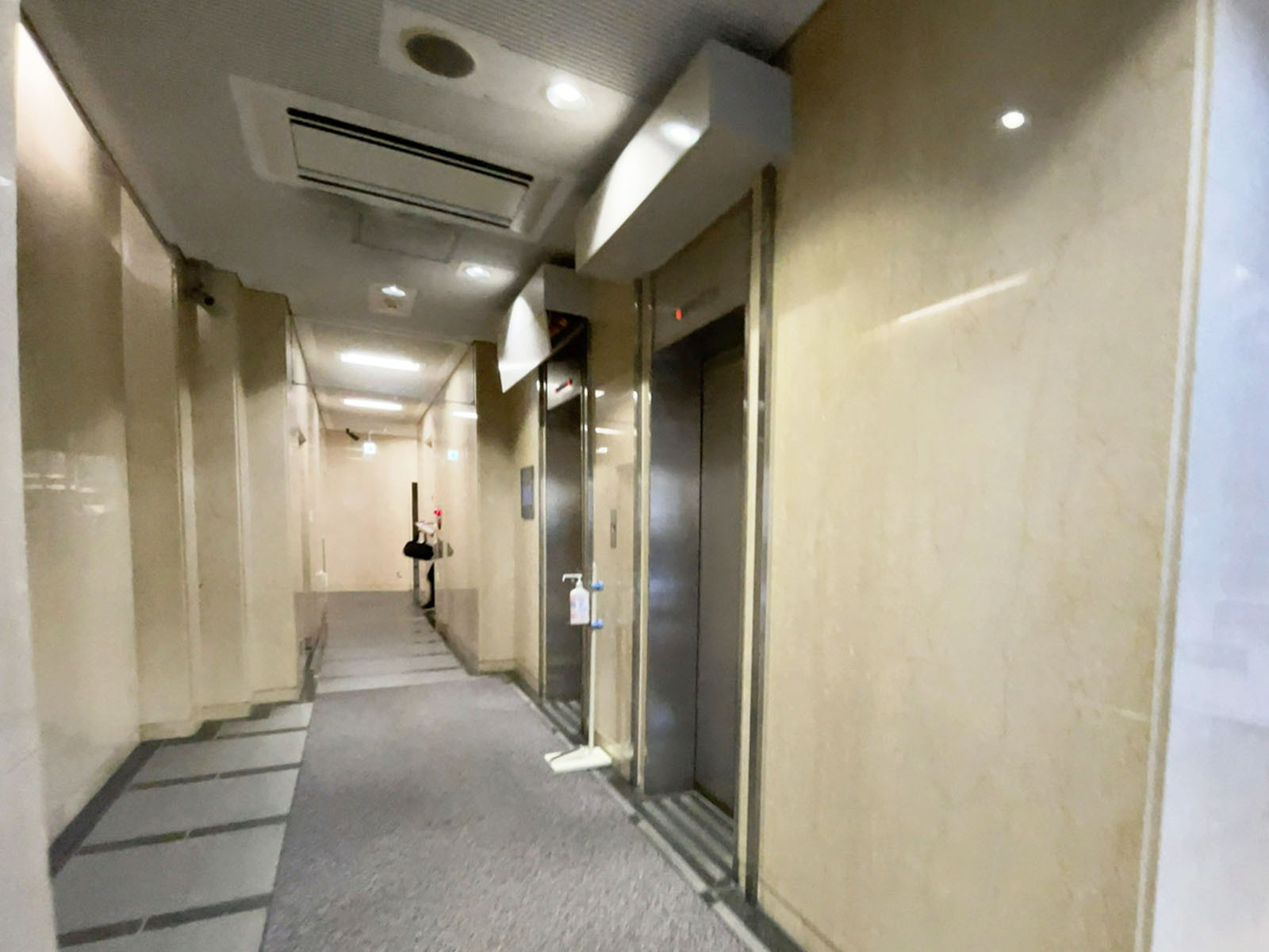 エレベーター(2基)