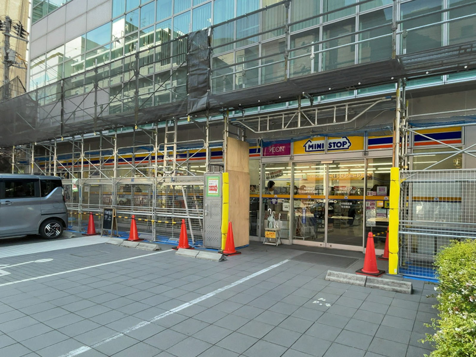 1階のミニストップ 仙台新寺1丁目店