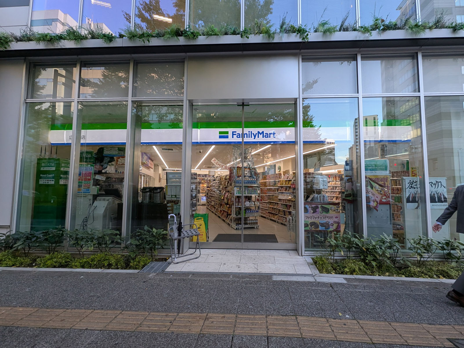1階のファミリーマート 広瀬通店
