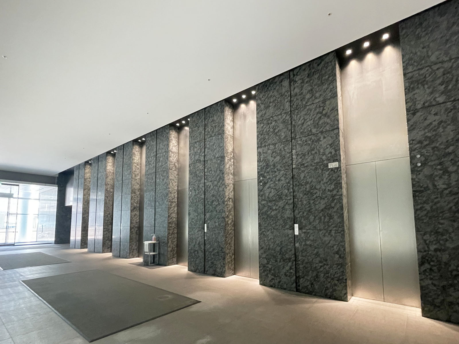 エレベーター(6基)
