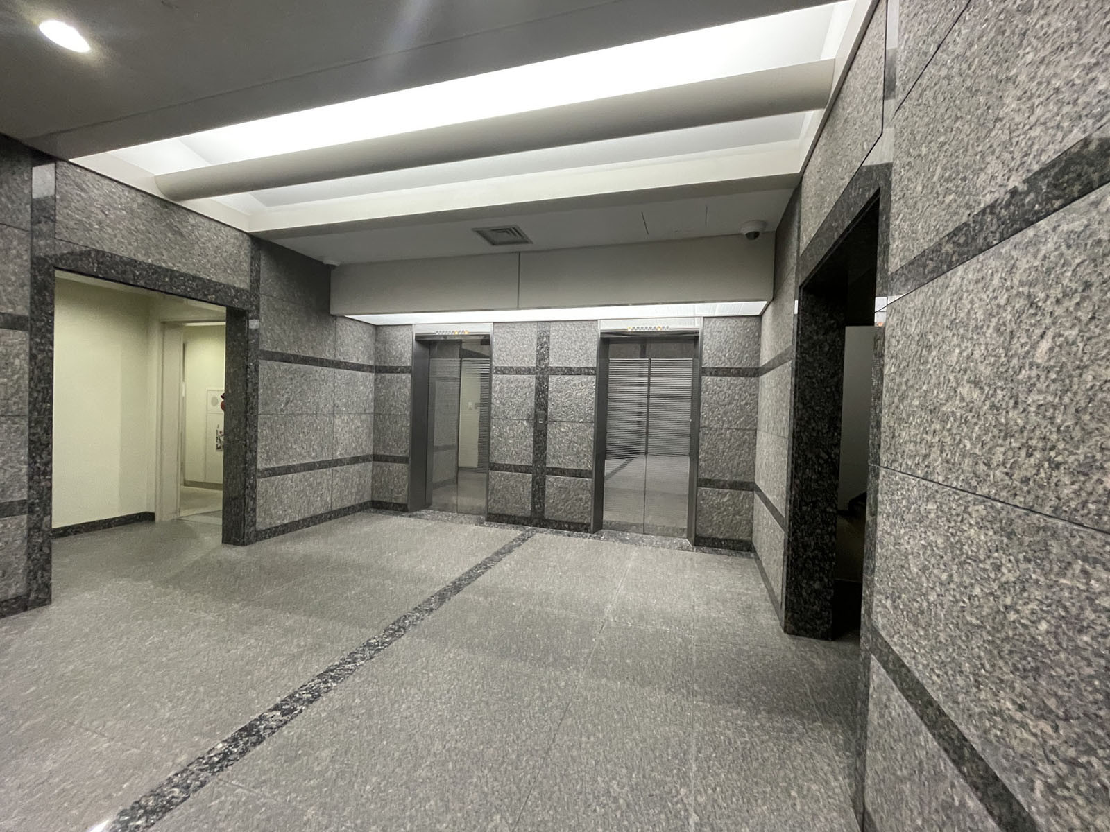 エレベーター(2基)