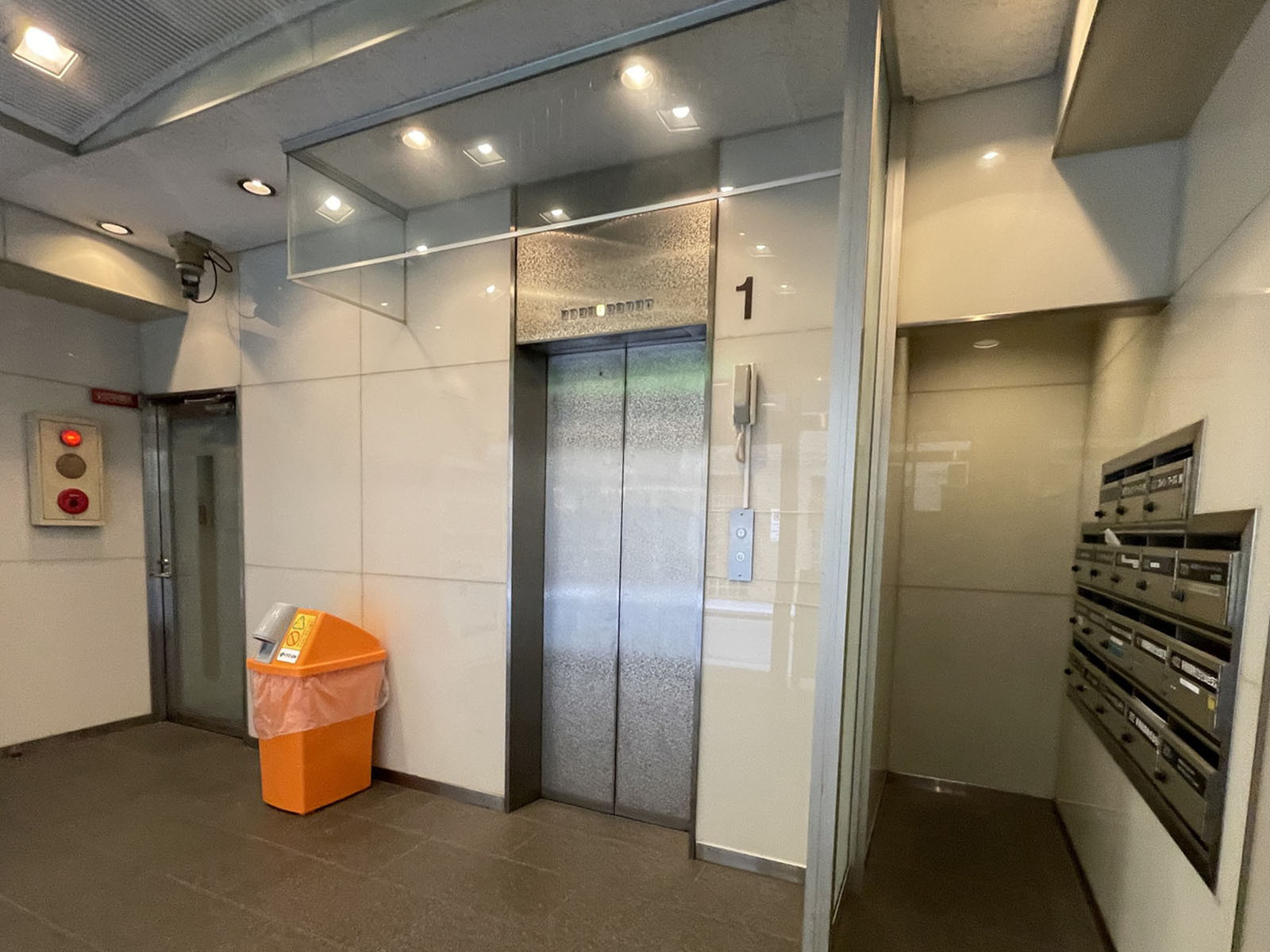 エレベーター(1基)
