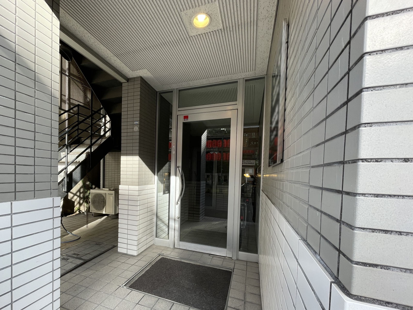 オフィスビル出入口