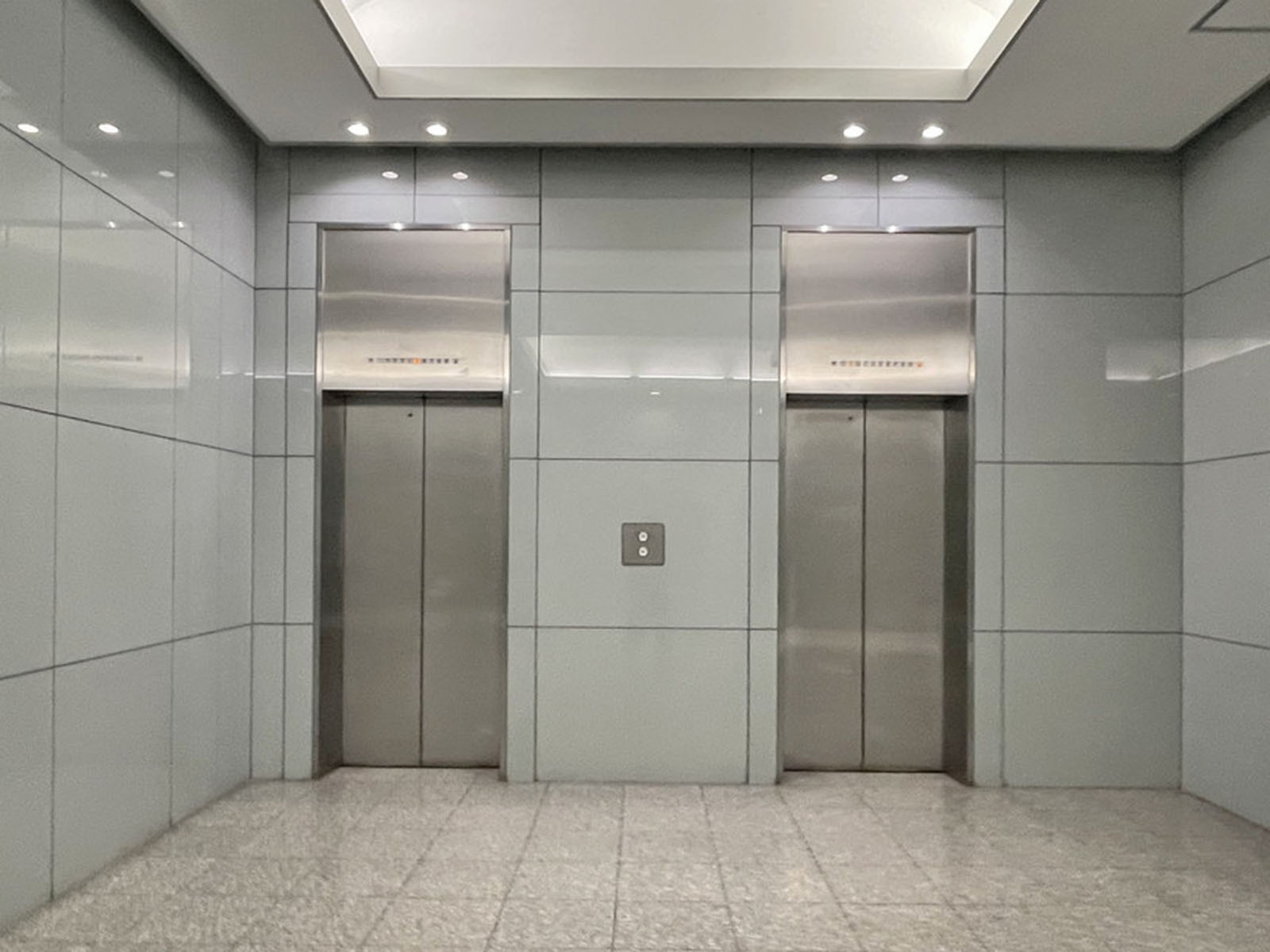 エレベーター(2基)