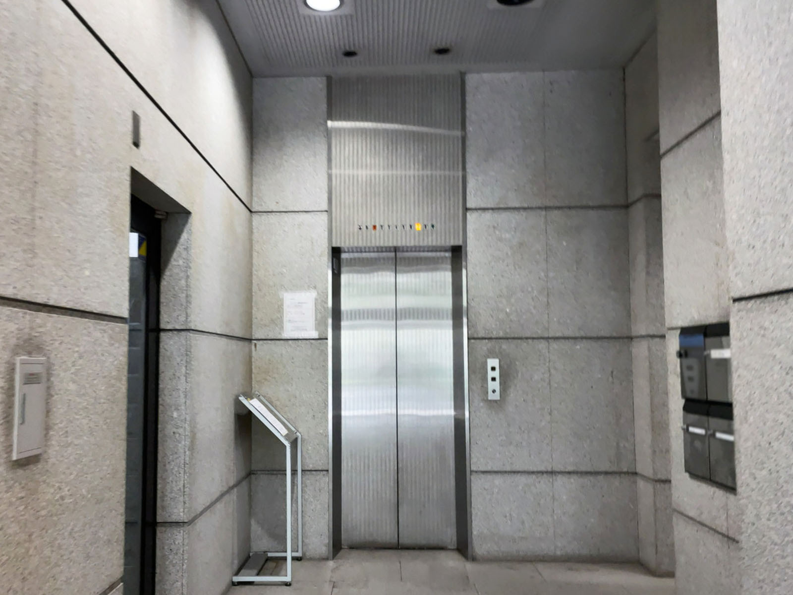 エレベーター(1基)