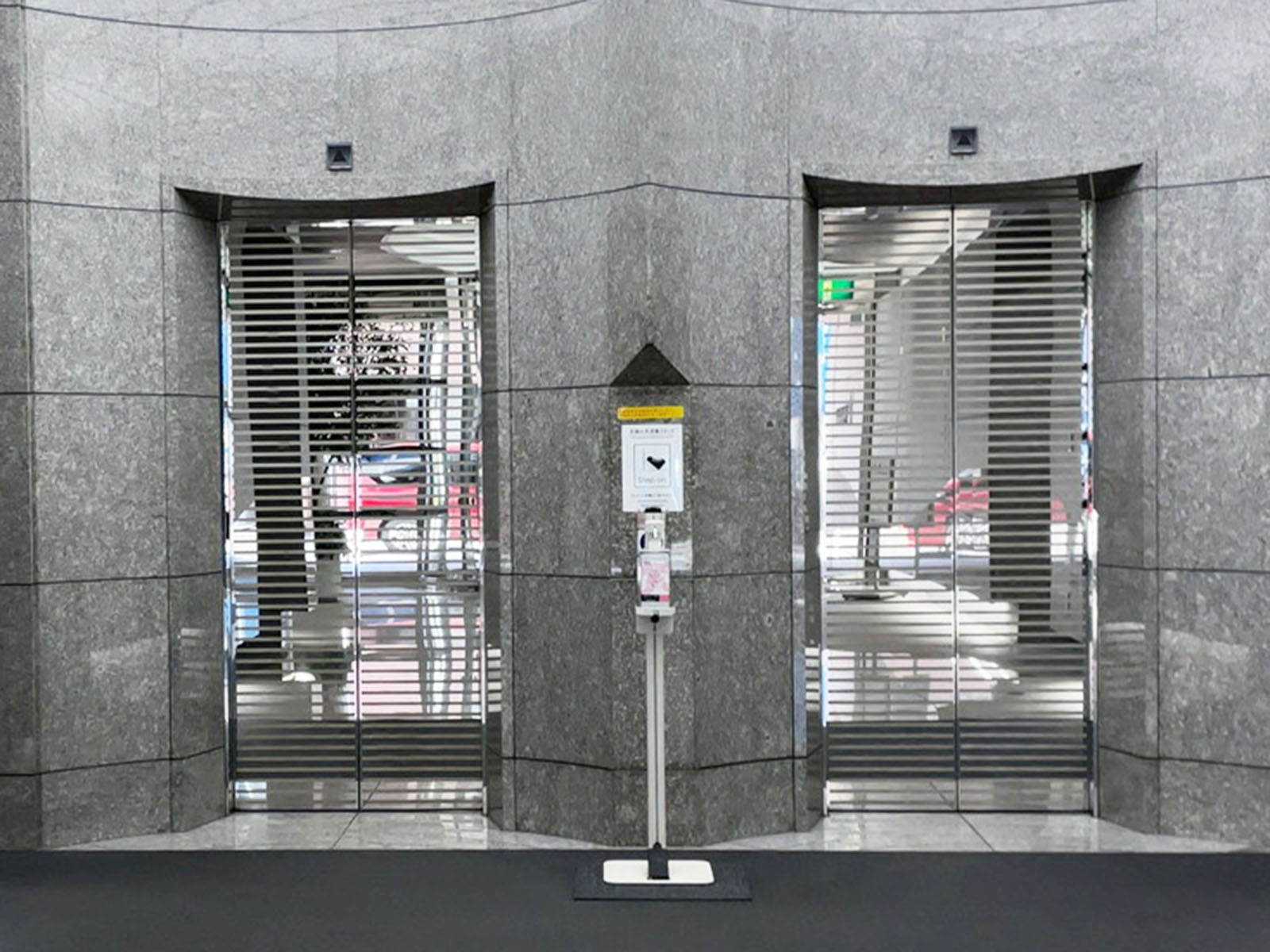 エレベーター(2基)