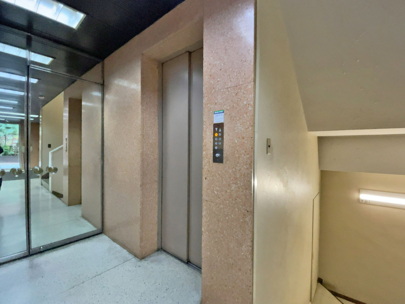エレベーター(1基)