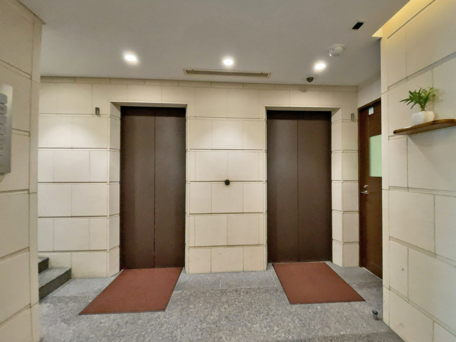 エレベーター(2基)