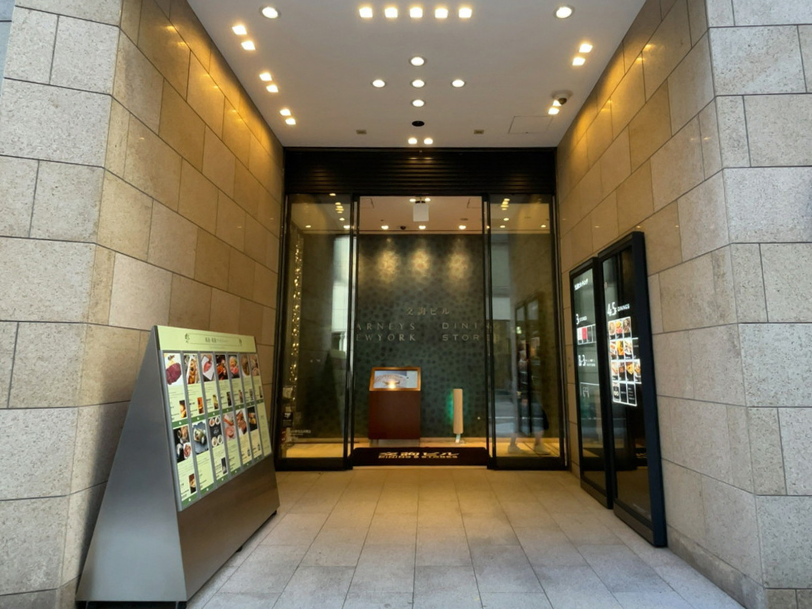 店舗出入り口