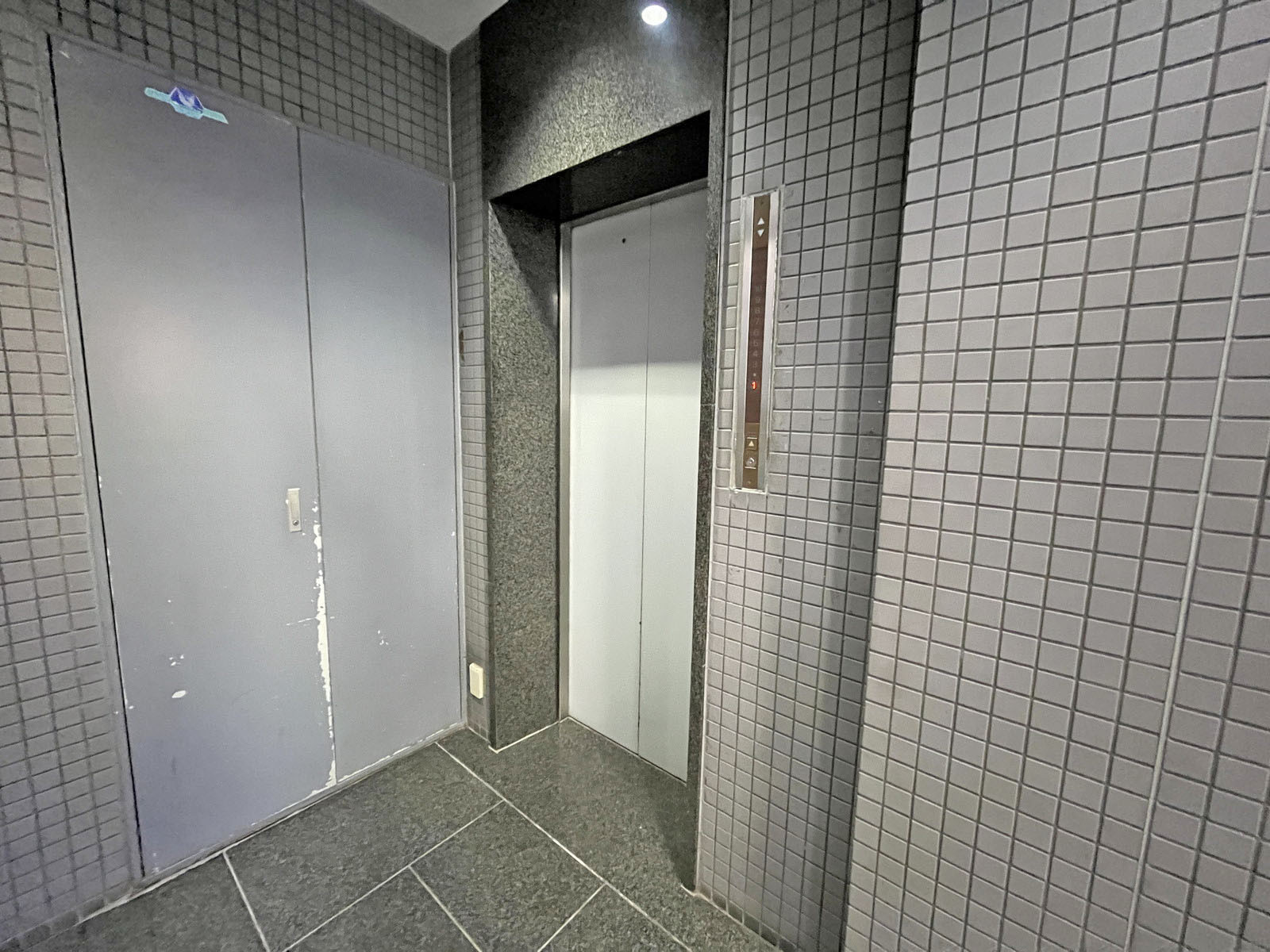エレベーター(1基)