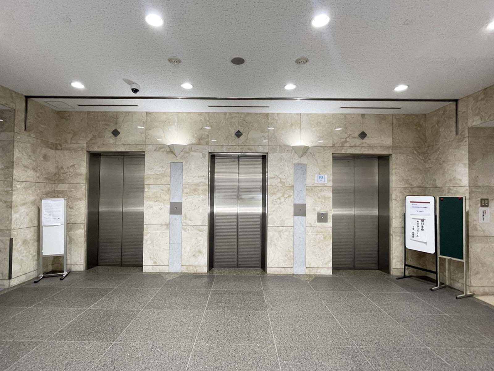 エレベーター(3基)