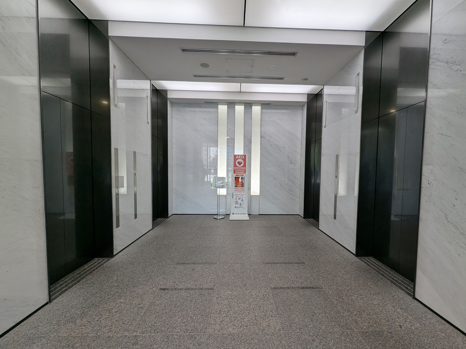 エレベーター(乗用4基)