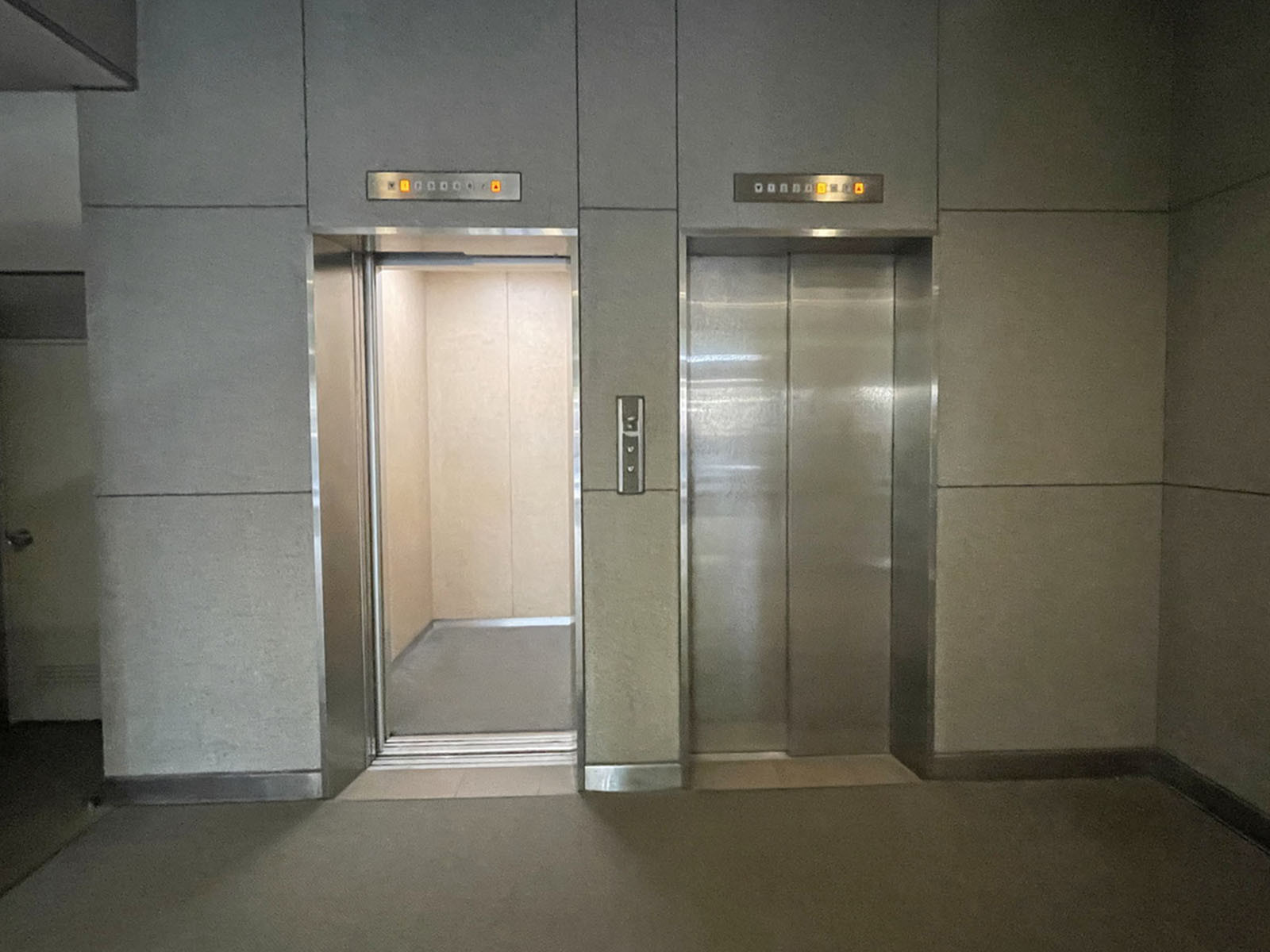 エレベーター(2基)