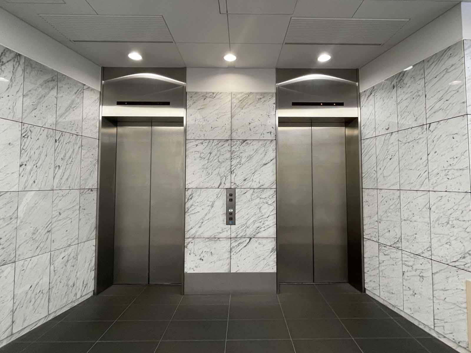 エレベーター(2基)